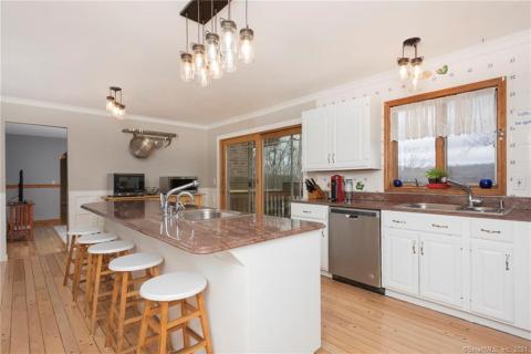 Dining Room(virtually staged)