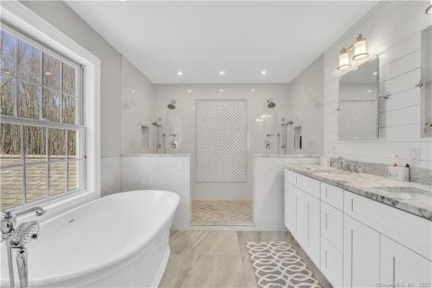 Primary Suite Bathroom