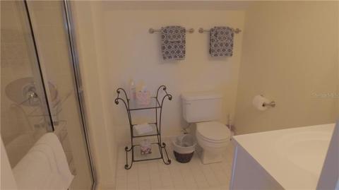 Full bath 3 floor bedroom