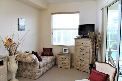 Separate lounge area in master suite