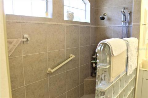 No Lip, walk-in Roman shower