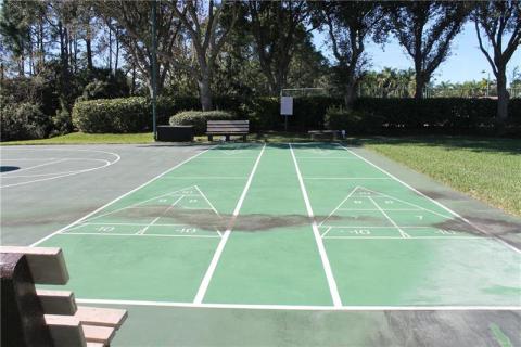 Shuffle board