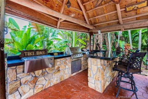 Outdoor Kitchen/BBQ
