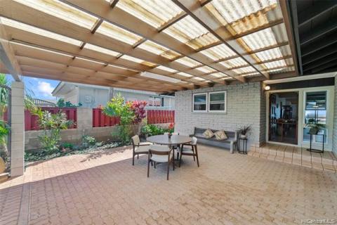 Main Beach Home front Lanai