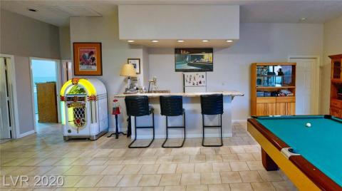 Downstairs-1st-floor-huge-game-room