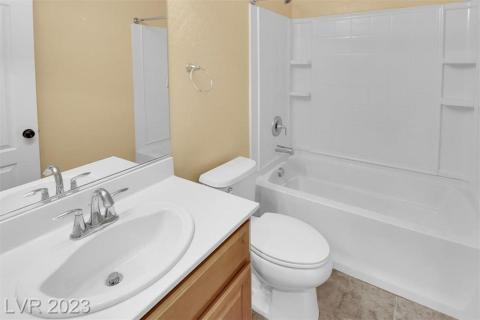 Full bath upstairs, bath number 2