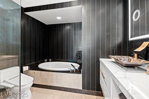 SMART MIRROR & BIDET SMART MIRROR & BIDET