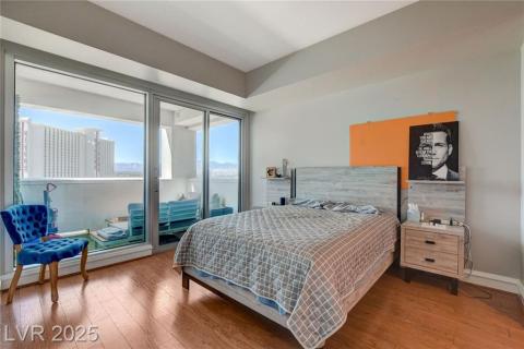 BEDROOM 2 PRIVATE BATHROOM- SMART MIRROR BEDROOM 2 PRIVATE BATHROOM- SMART MIRROR