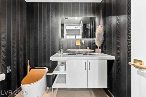 BEDROOM 2 PRIVATE BATHROOM- SMART MIRROR BEDROOM 2 PRIVATE BATHROOM- SMART MIRROR