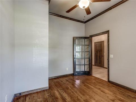 OFFICE WITH PRIVACY DOOR