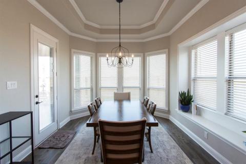 Dining room has decorative ceiling and plant ledge.