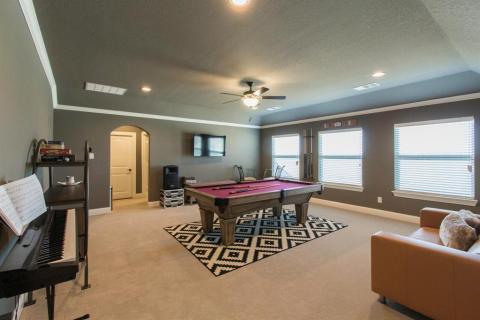 Enormous game/play room for family fun time
