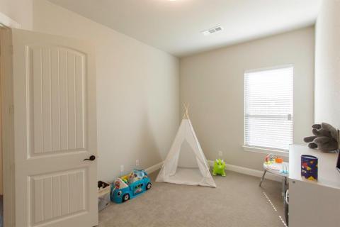 Nice bright room for kids or guests