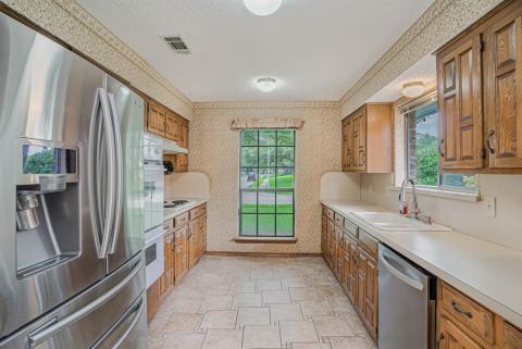 laundry room with built-in cabs off of kitchen and breakfast room area