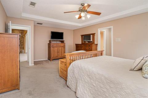 primary bedroom has large sitting area